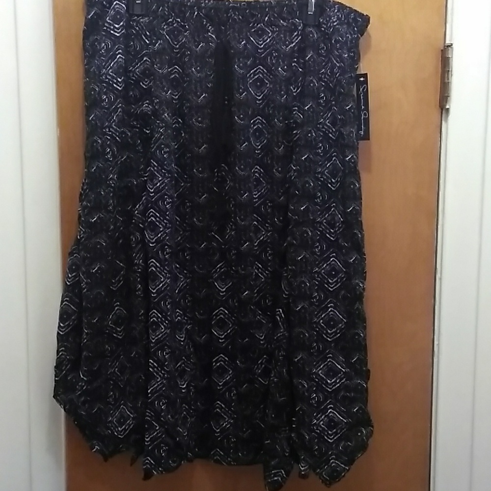 French laundry a little past the knee.